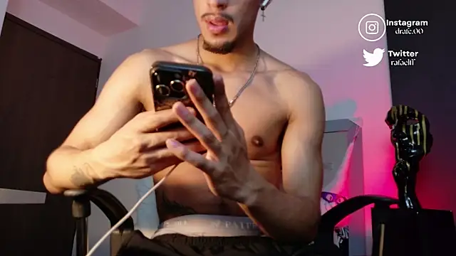 Snapshot of rafael_stone chatting on 10/22/25, 02:23 rafael stone online show from 10/22/25, 02:23