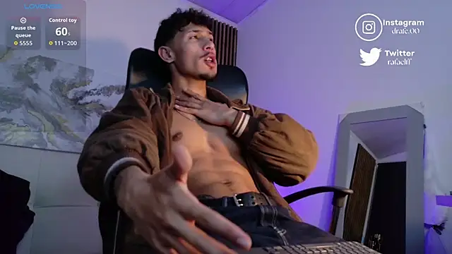 Snapshot of rafael_stone chatting on 10/24/25, 02:19 rafael stone online show from 10/24/25, 02:19