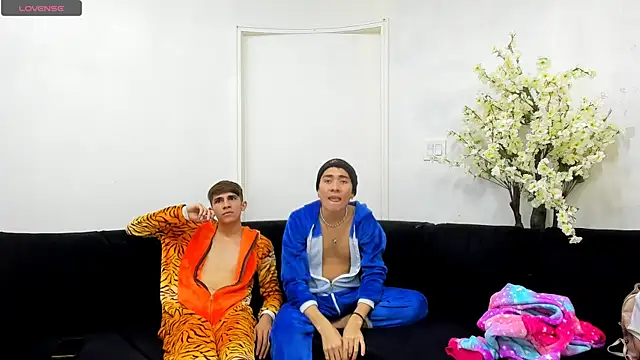 StrawwBoys online show from 09/11/25, 10:15