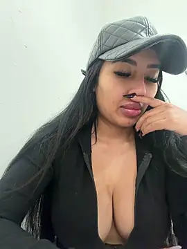 Snapshot of Anily_Lovely chatting on 02/05/26, 04:00 Anily Lovely online show from 02/05/26, 04:00
