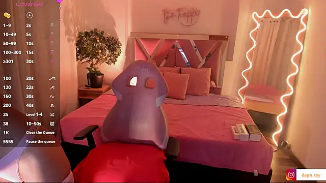 Daphnne tay online show from 01/11/25, 03:23