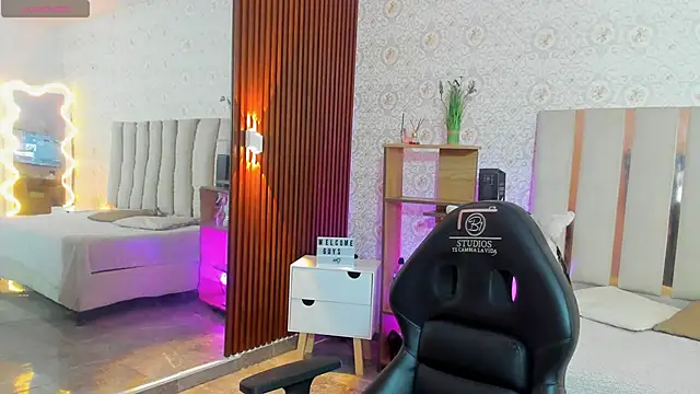 Daphnne tay online show from 09/17/25, 03:08