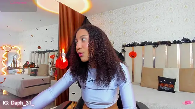 Daphnne tay online show from 10/20/25, 03:29