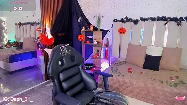 Daphnne tay online show from 10/27/25, 04:05