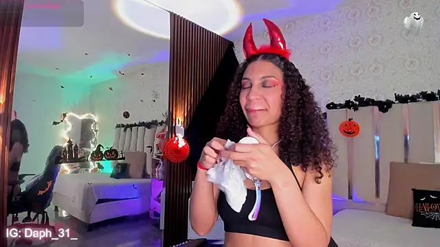 Daphnne tay online show from 10/30/25, 03:41