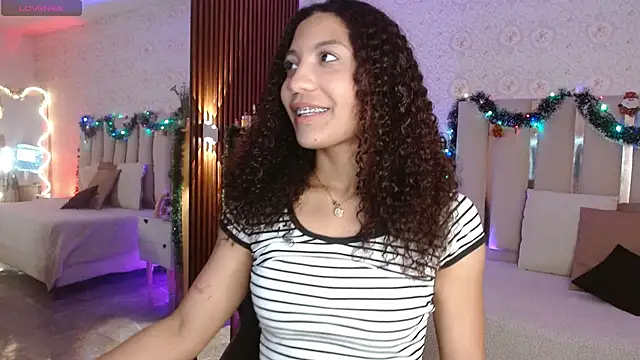 Daphnne tay online show from 11/26/25, 03:40