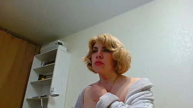 Brionia online show from 02/18/25, 05:42