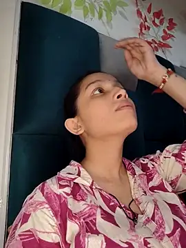 Snapshot of Aleena_Rai chatting on 09/13/25, 06:08 Aleena Rai online show from 09/13/25, 06:08