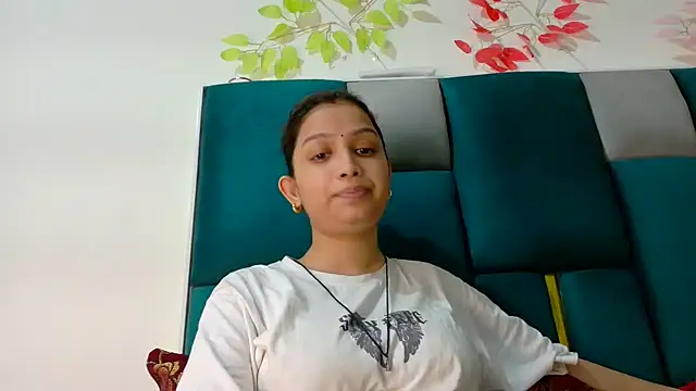 Snapshot of Aleena_Rai chatting on 09/23/25, 06:33 Aleena Rai online show from 09/23/25, 06:33