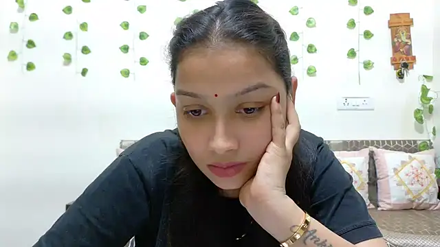 Snapshot of Aleena_Rai chatting on 10/31/25, 06:53 Aleena Rai online show from 10/31/25, 06:53