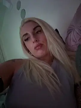 Snapshot of Barbie_26 chatting on 12/12/24, 08:43 Barbie 26 online show from 12/12/24, 08:43