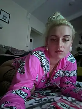 Snapshot of Barbie_26 chatting on 12/30/24, 09:40 Barbie 26 online show from 12/30/24, 09:40