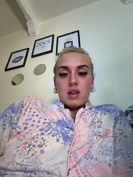 Snapshot of Barbie_26 chatting on 01/12/25, 08:36 Barbie 26 online show from 01/12/25, 08:36