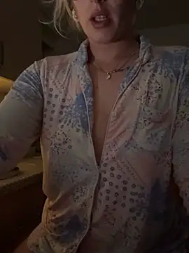 Snapshot of Barbie_26 chatting on 03/20/25, 10:29 Barbie 26 online show from 03/20/25, 10:29