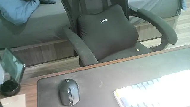 Ryan67533 online show from 10/31/25, 01:23