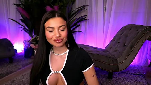 EsmeeLuv online show from 03/04/25, 09:00