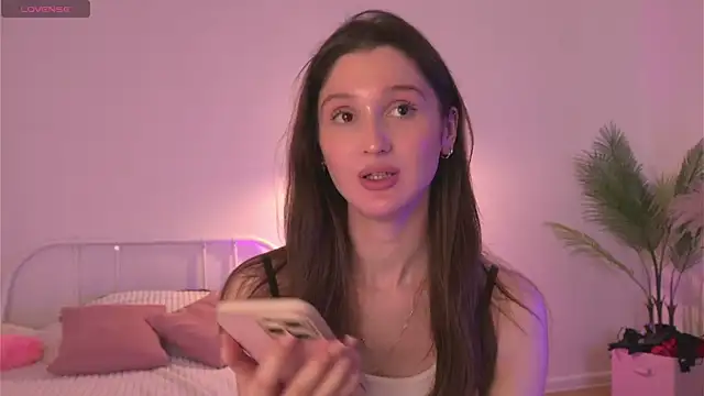 Snapshot of tender_babyy chatting on 10/08/25, 02:04 tender babyy online show from 10/08/25, 02:04