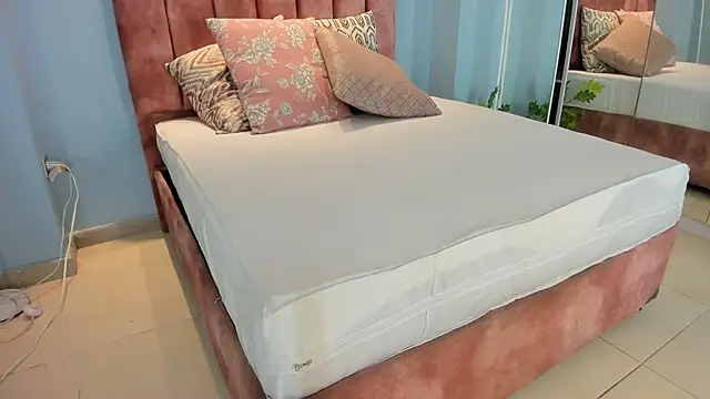 Snapshot of lou_rosse_ chatting on 11/13/25, 08:41 lou rosse online show from 11/13/25, 08:41