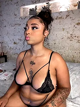 Snapshot of pamela_west chatting on 09/13/25, 07:57 pamela west online show from 09/13/25, 07:57