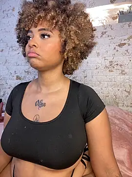 Snapshot of pamela_west chatting on 10/20/25, 06:52 pamela west online show from 10/20/25, 06:52