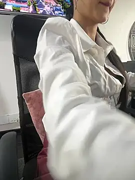 Amy Kiitty  online show from 05/11/26, 04:04