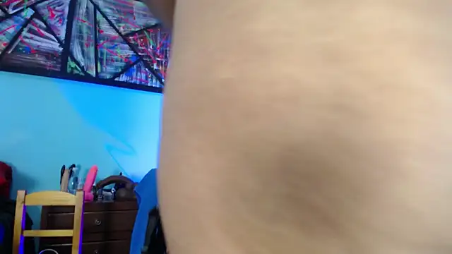 Snapshot of Iivana_19 chatting on 10/30/25, 04:19 Iivana 19 online show from 10/30/25, 04:19