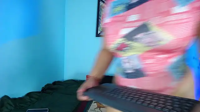 Snapshot of Iivana_19 chatting on 11/08/25, 04:18 Iivana 19 online show from 11/08/25, 04:18