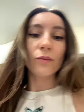 Snapshot of viviandaimond1 chatting on 09/22/25, 05:26 viviandaimond1 online show from 09/22/25, 05:26