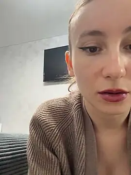 Snapshot of viviandaimond1 chatting on 10/11/25, 04:27 viviandaimond1 online show from 10/11/25, 04:27