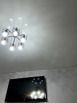 Snapshot of viviandaimond1 chatting on 10/17/25, 04:20 viviandaimond1 online show from 10/17/25, 04:20