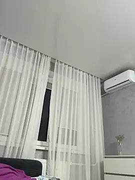 Snapshot of viviandaimond1 chatting on 10/18/25, 05:35 viviandaimond1 online show from 10/18/25, 05:35