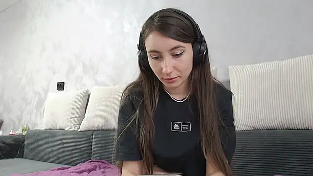 Snapshot of viviandaimond1 chatting on 10/19/25, 11:22 viviandaimond1 online show from 10/19/25, 11:22