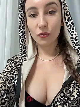 Snapshot of viviandaimond1 chatting on 10/20/25, 03:56 viviandaimond1 online show from 10/20/25, 03:56