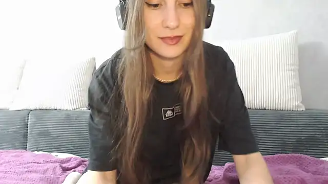 Snapshot of viviandaimond1 chatting on 10/30/25, 06:19 viviandaimond1 online show from 10/30/25, 06:19