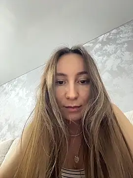 Snapshot of viviandaimond1 chatting on 12/01/25, 11:32 viviandaimond1 online show from 12/01/25, 11:32