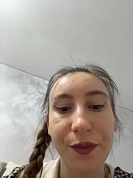 Snapshot of viviandaimond1 chatting on 12/02/25, 08:04 viviandaimond1 online show from 12/02/25, 08:04