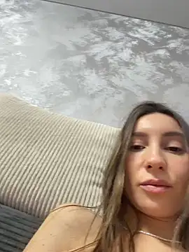 Snapshot of viviandaimond1 chatting on 12/13/25, 08:04 viviandaimond1 online show from 12/13/25, 08:04