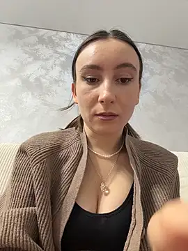 Snapshot of viviandaimond1 chatting on 12/17/25, 05:08 viviandaimond1 online show from 12/17/25, 05:08