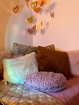 Snapshot of _Chartlotte chatting on 12/18/25, 02:06 Chartlotte online show from 12/18/25, 02:06