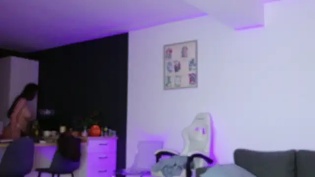 Snapshot of Lorennameliyy chatting on 11/02/25, 08:00 Lorennameliyy online show from 11/02/25, 08:00