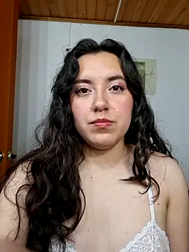 Snapshot of Emi_chik chatting on 07/05/26, 07:59 Emi chik online show from 07/05/26, 07:59