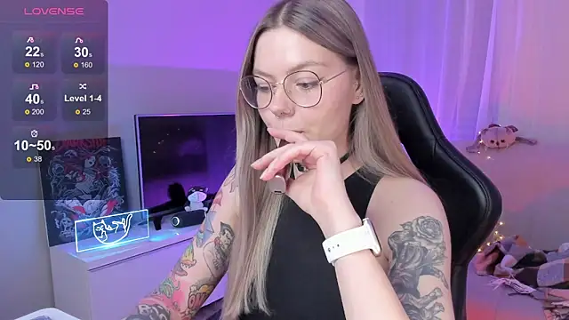 Snapshot of Marta_May_ chatting on 09/26/25, 04:00 Marta May online show from 09/26/25, 04:00