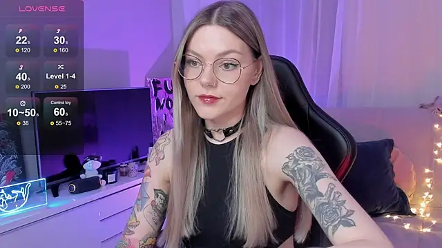 Snapshot of Marta_May_ chatting on 10/08/25, 06:16 Marta May online show from 10/08/25, 06:16