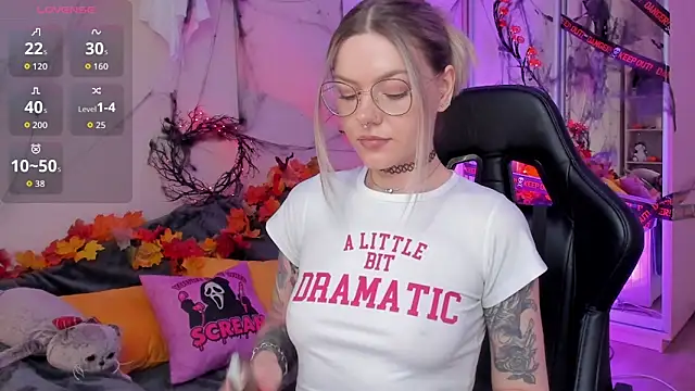 Snapshot of Marta_May_ chatting on 11/02/25, 04:09 Marta May online show from 11/02/25, 04:09