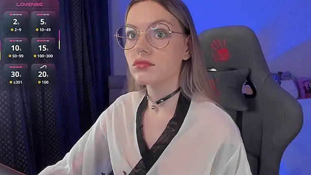 Snapshot of Marta_May_ chatting on 11/09/25, 09:40 Marta May online show from 11/09/25, 09:40