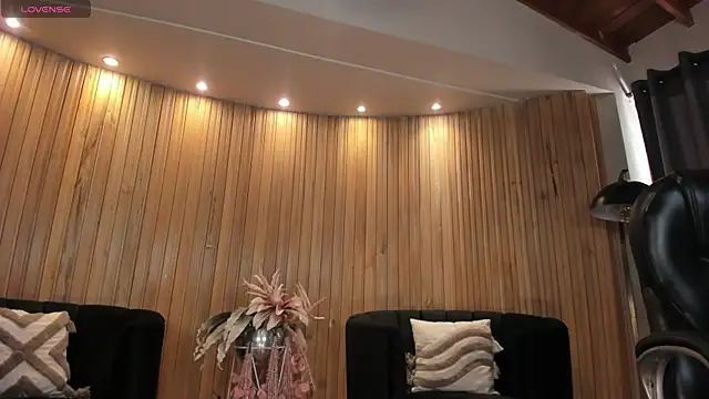 Snapshot of KatieNolan_1 chatting on 11/07/25, 06:52 KatieNolan 1 online show from 11/07/25, 06:52