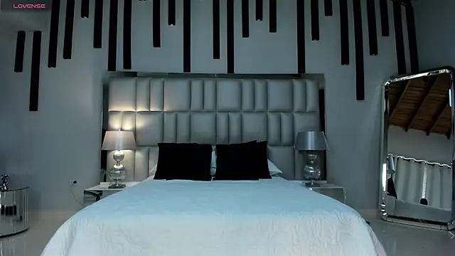 Snapshot of KatieNolan_1 chatting on 11/15/25, 06:26 KatieNolan 1 online show from 11/15/25, 06:26