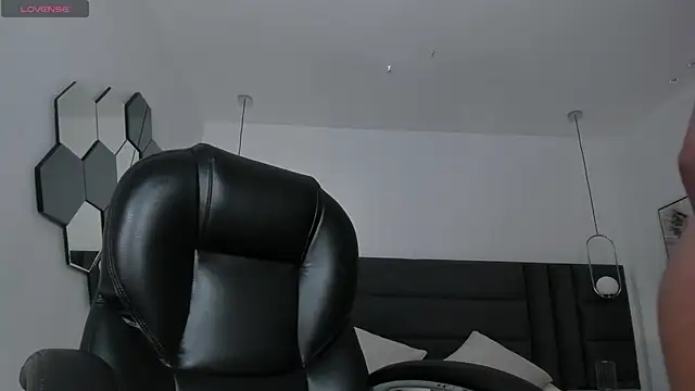 Snapshot of KatieNolan_1 chatting on 12/04/25, 06:27 KatieNolan 1 online show from 12/04/25, 06:27