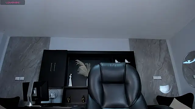 Snapshot of KatieNolan_1 chatting on 12/14/25, 06:01 KatieNolan 1 online show from 12/14/25, 06:01