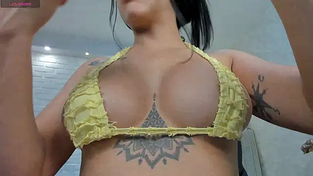 Snapshot of KatieNolan_1 chatting on 12/15/25, 07:07 KatieNolan 1 online show from 12/15/25, 07:07